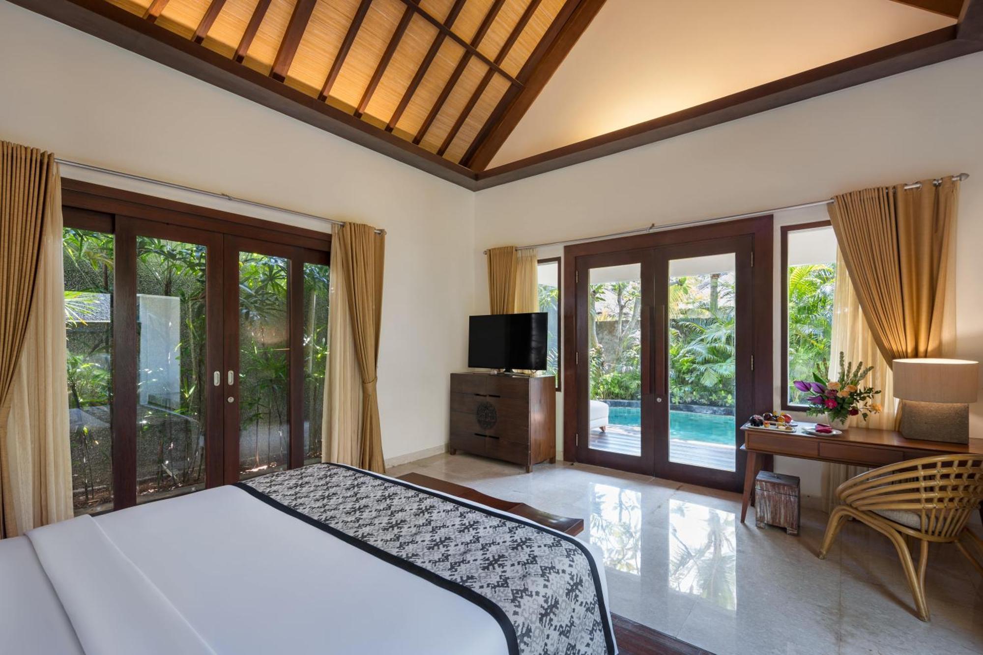 Merusaka Nusa Dua Exterior foto A bedroom at the hotel