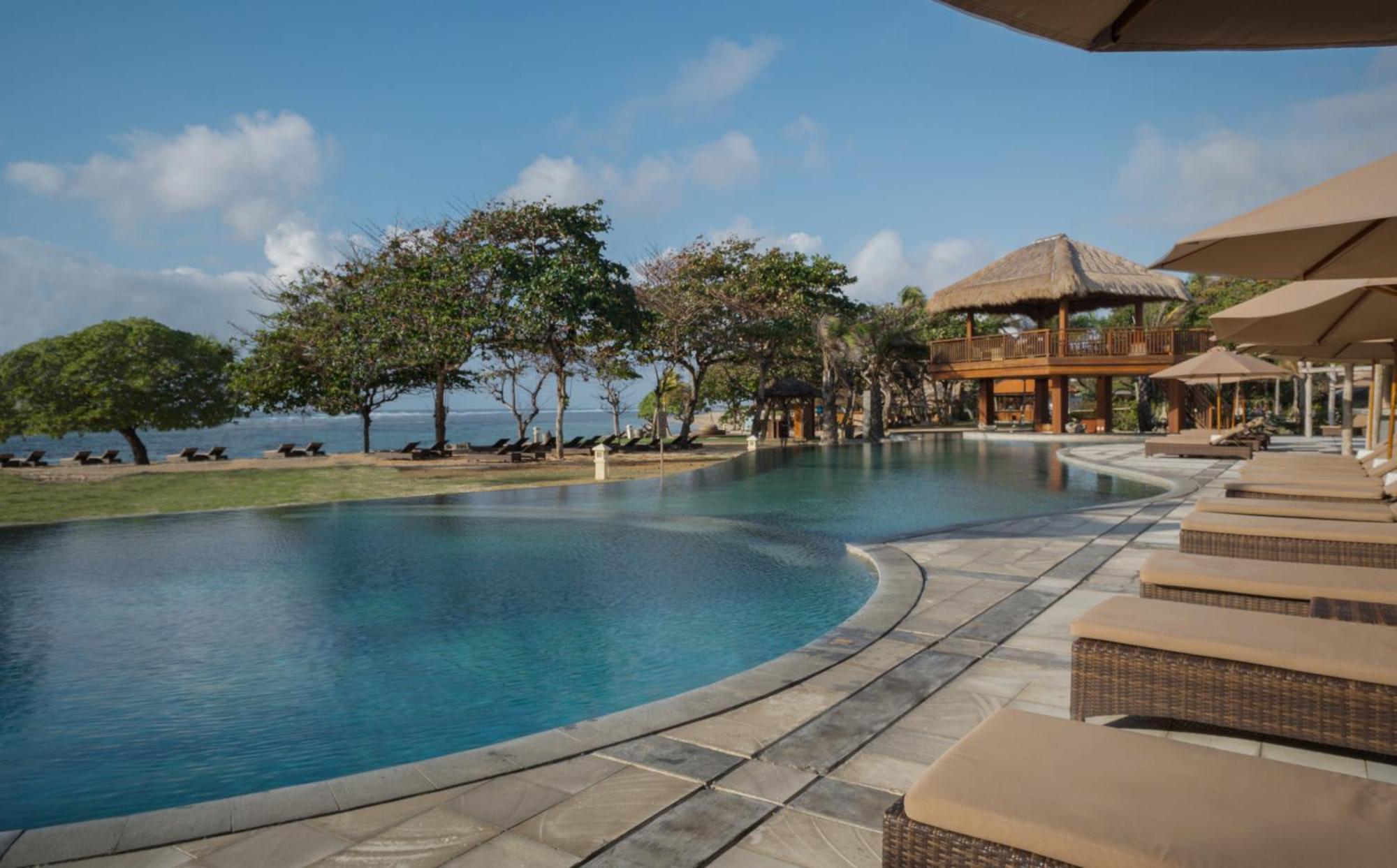 Merusaka Nusa Dua Exterior foto The resort's main pool