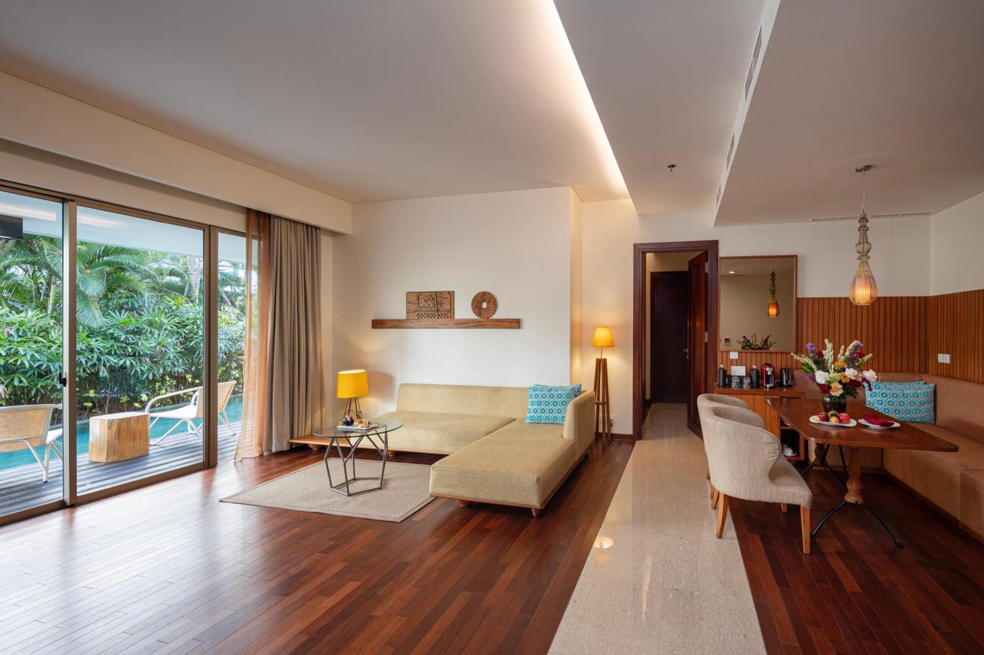 Merusaka Nusa Dua Exterior foto A suite at the resort
